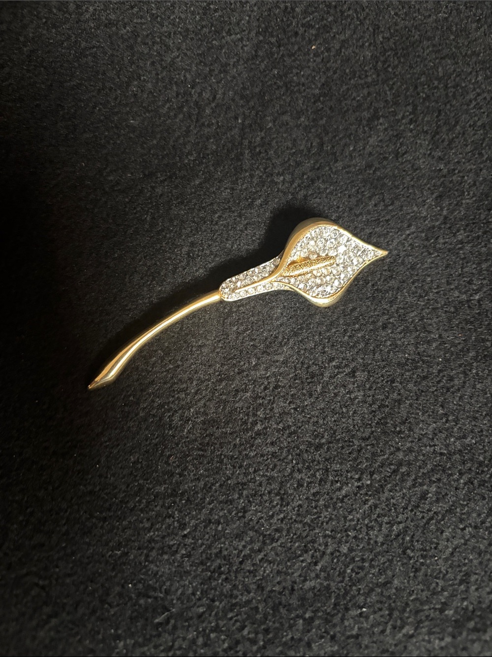 Vintage Art Deco Style Gold Tone Rhinestone Stone Callalilly Flower Brooch